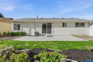2049 W Hayes St, Woodburn, OR 97071 - Photo 26