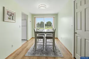 2049 W Hayes St, Woodburn, OR 97071 - Photo 12