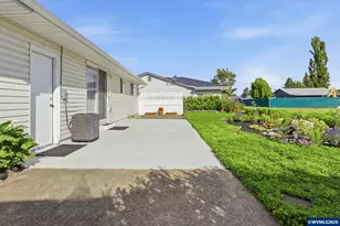 2049 W Hayes St, Woodburn, OR 97071 - Photo 24