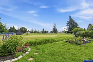 2049 W Hayes St, Woodburn, OR 97071 - Photo 28