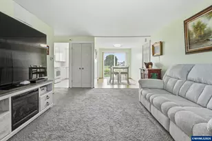 2049 W Hayes St, Woodburn, OR 97071 - Photo 10