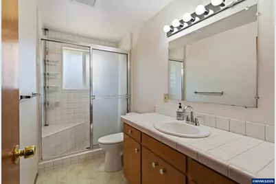 2212 Country Club Ter, Woodburn, OR 97071 - Photo 22