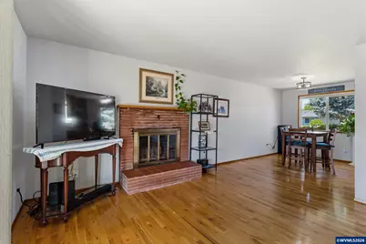 2212 Country Club Ter, Woodburn, OR 97071 - Photo 10