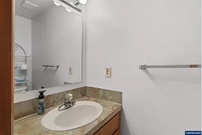 2212 Country Club Ter, Woodburn, OR 97071 - Photo 26