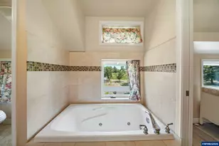 32140 Tangent Dr, Tangent, OR 97389 - Photo 18