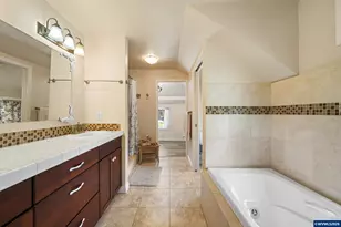32140 Tangent Dr, Tangent, OR 97389 - Photo 16