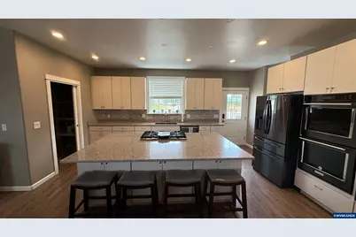 38053 Robinson Dr, Scio, OR 97374 - Photo 8