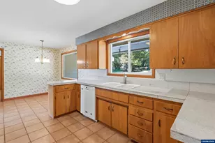 1514 37th Ave NW, Salem, OR 97304 - Photo 8