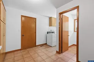 1514 37th Ave NW, Salem, OR 97304 - Photo 18