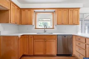 1150 Linnwood Dr NE, Albany, OR 97322 - Photo 4
