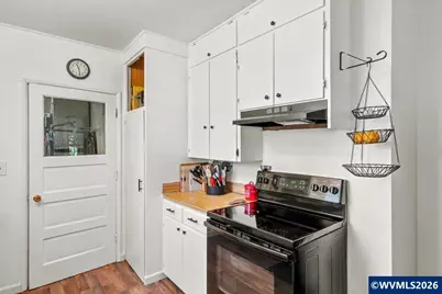 90 E B St, Halsey, OR 97348 - Photo 12