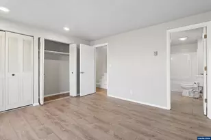 11 NW Mountain View Dr, Roseburg, OR 97471 - Photo 18