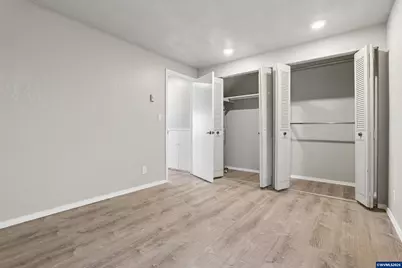 11 NW Mountain View Dr, Roseburg, OR 97471 - Photo 12