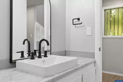 11 NW Mountain View Dr, Roseburg, OR 97471 - Photo 16