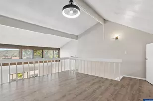 11 NW Mountain View Dr, Roseburg, OR 97471 - Photo 10