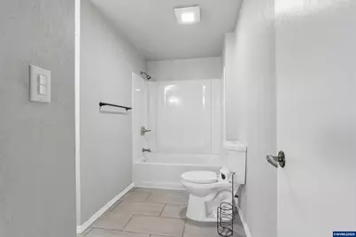 11 NW Mountain View Dr, Roseburg, OR 97471 - Photo 12