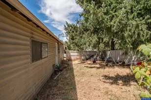 628 Oak St, Brownsville, OR 97327 - Photo 2