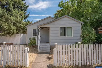 628 Oak St, Brownsville, OR 97327 - Photo 1