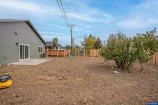 4517 Live Oak St, Sweet Home, OR 97386 - Photo 2