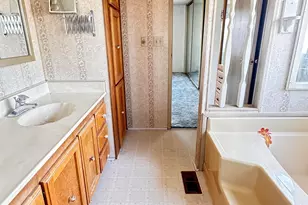 5422 Portland Rd NE, Salem, OR 97305 - Photo 18
