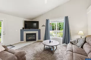 400 Hickory Ct, Lyons, OR 97358 - Photo 16