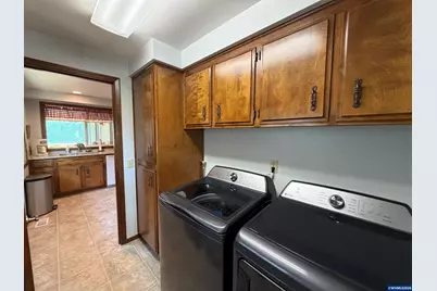 1866 Woodstock Cir NW, Salem, OR 97304 - Photo 10
