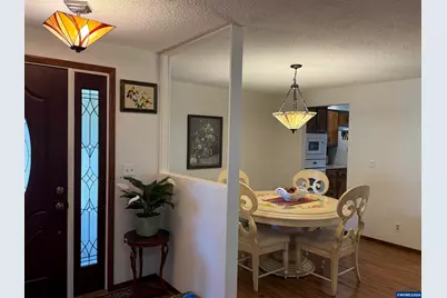 1866 Woodstock Cir NW, Salem, OR 97304 - Photo 4