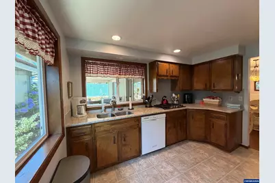 1866 Woodstock Cir NW, Salem, OR 97304 - Photo 8