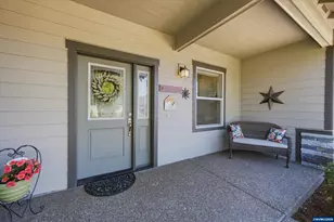 1589 SE Loganberry St, Dallas, OR 97338 - Photo 4