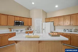 1915 Cascade Heights Dr NW, Albany, OR 97321 - Photo 12