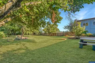 265 S 7th St, Jefferson, OR 97352 - Photo 14