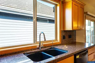 2030 Lakeland Way, Eugene, OR 97408 - Photo 12