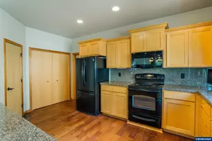 2030 Lakeland Way, Eugene, OR 97408 - Photo 10