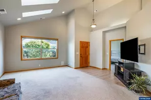 2030 Lakeland Way, Eugene, OR 97408 - Photo 4