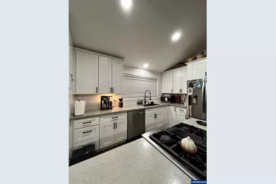 190 SW The Pines Dr, Depoe Bay, OR 97341 - Photo 4