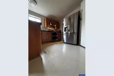229 N Main St, Coos Bay, OR 97420 - Photo 8
