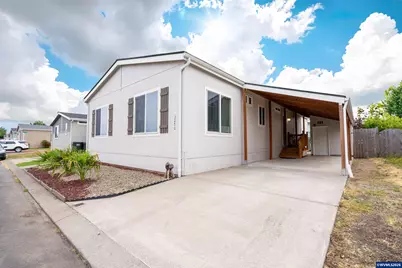 5270 NE Crystal St, Salem, OR 97305 - Photo 2