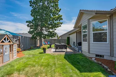 323 Shannon Pl, Lebanon, OR 97355 - Photo 2