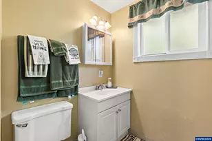 3825 Stephens St NE, Salem, OR 97305 - Photo 14