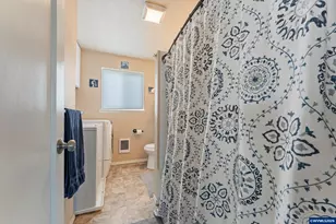 297 SW Walnut Ave, Dallas, OR 97338 - Photo 10