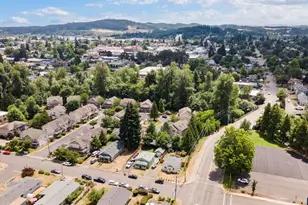 297 SW Walnut Ave, Dallas, OR 97338 - Photo 20
