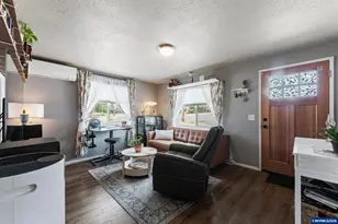 297 SW Walnut Ave, Dallas, OR 97338 - Photo 4