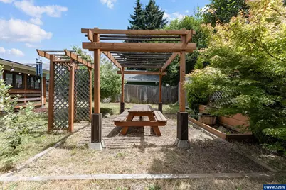 297 SW Walnut Av, Dallas, OR 97338 - Photo 18