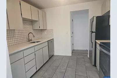 1060 Park #A2 Av, Woodburn, OR 97071 - Photo 4