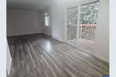 1060 Park #A2 Av, Woodburn, OR 97071 - Photo 2