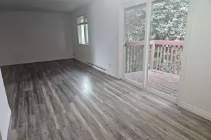 1060 Park Ave, Woodburn, OR 97071 - Photo 2