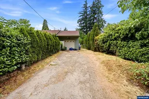 3355 Maywood Dr SE, Salem, OR 97302 - Photo 2