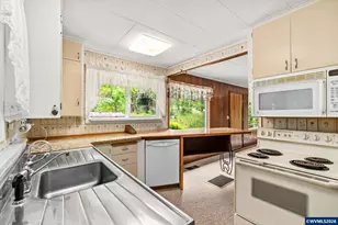 1381 NW Highland Dell Dr, Corvallis, OR 97330 - Photo 16
