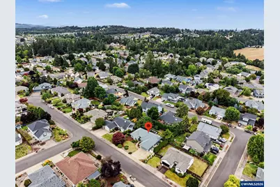 1207 20th Av NW, Albany, OR 97321 - Photo 2