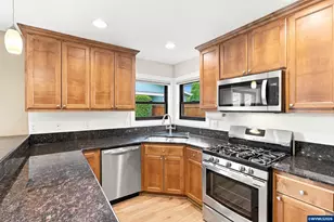 6469 Robin Hood St SE, Salem, OR 97306 - Photo 14